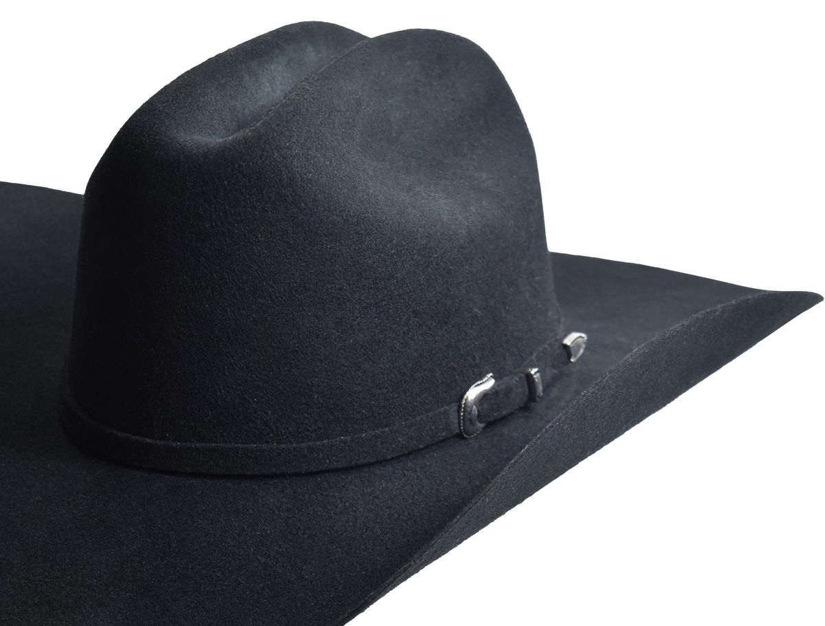Detalle del sombrero Llaneromex Marlboro Clásico negro: copa, correa y hebilla plateada